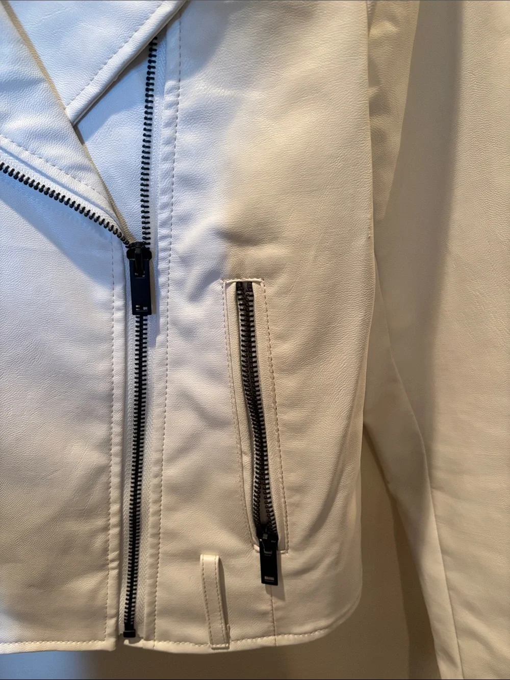 Superdown Revolve White Vegan Leather Moto Jacket with Black Hardware size Small